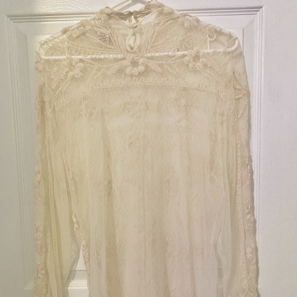 Sundance Sheer  Size L Laced and Embroidered Top